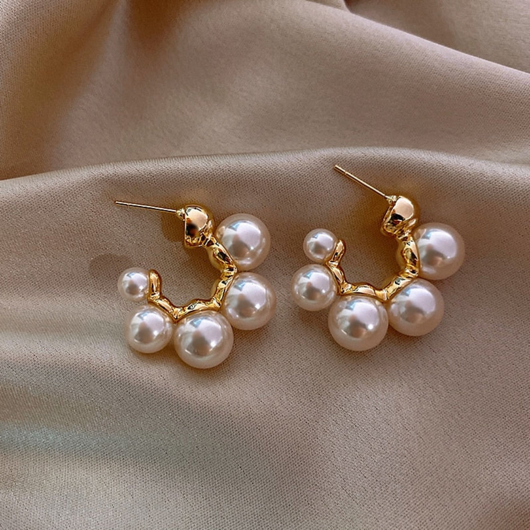 Eleganti orecchini in oro con perle di lusso