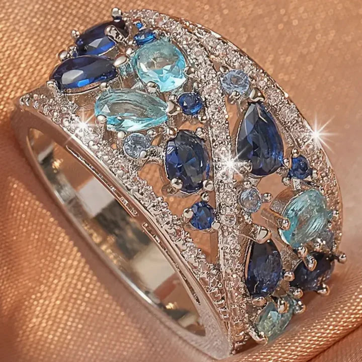 Anello vintage con zirconi blu