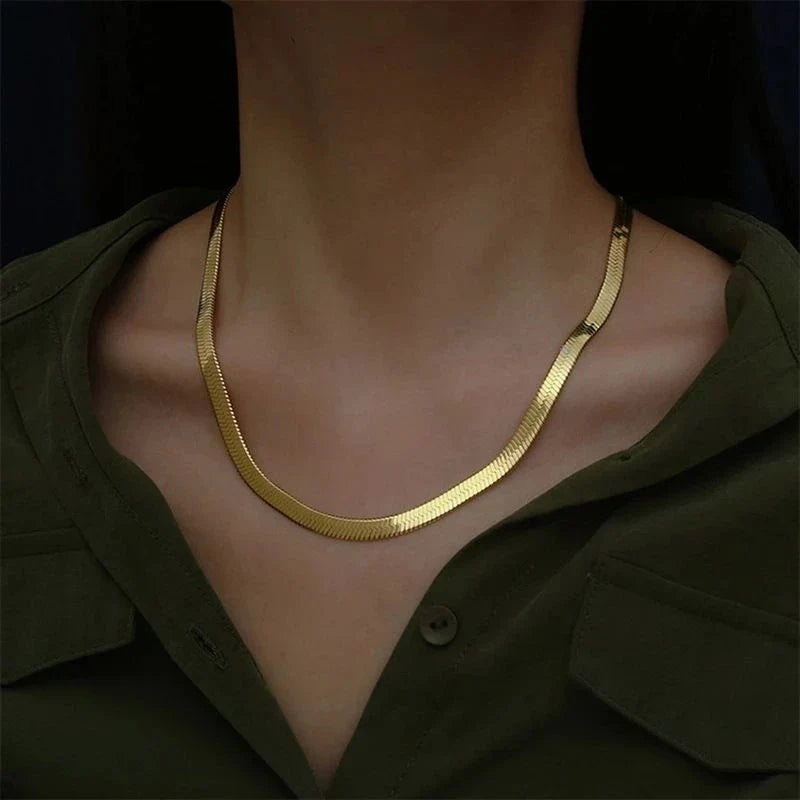 Elegante collana d'oro