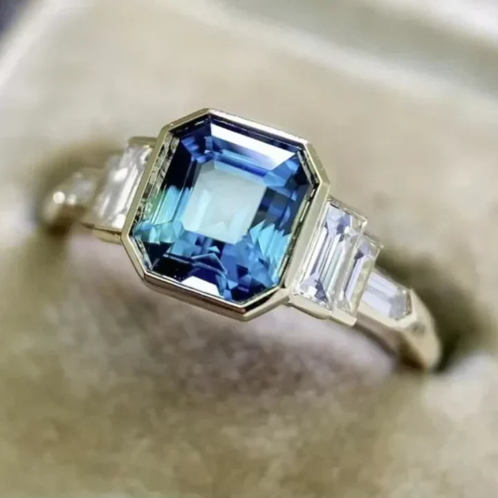 Anello vintage con zirconi di vetro blu