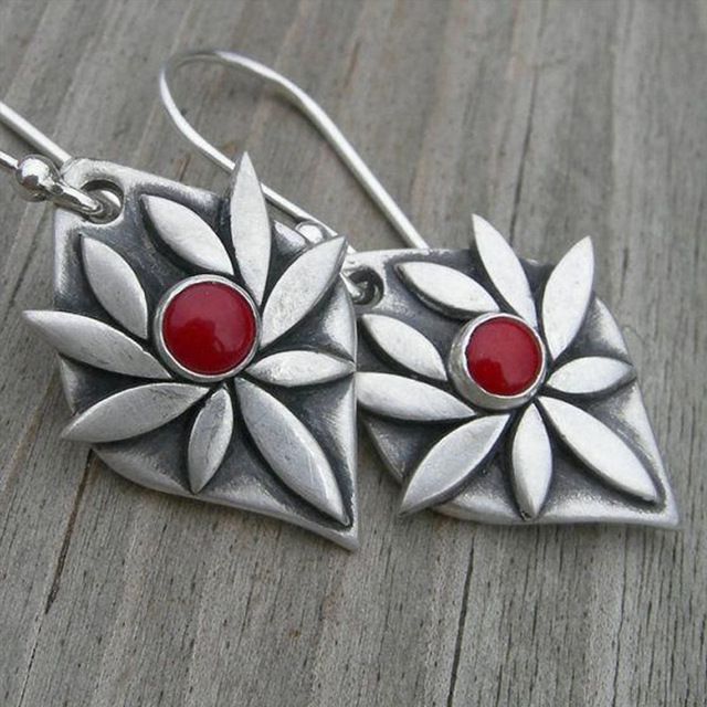 Orecchini a Fiore con Pietra Rossa in Sterling