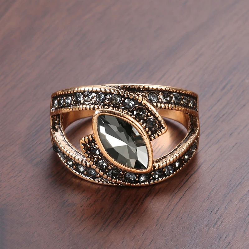 Elegante anello di cristallo nero