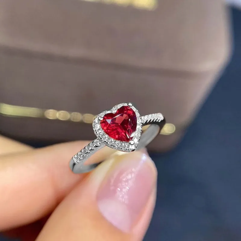 Anello con cuore rosso lucido