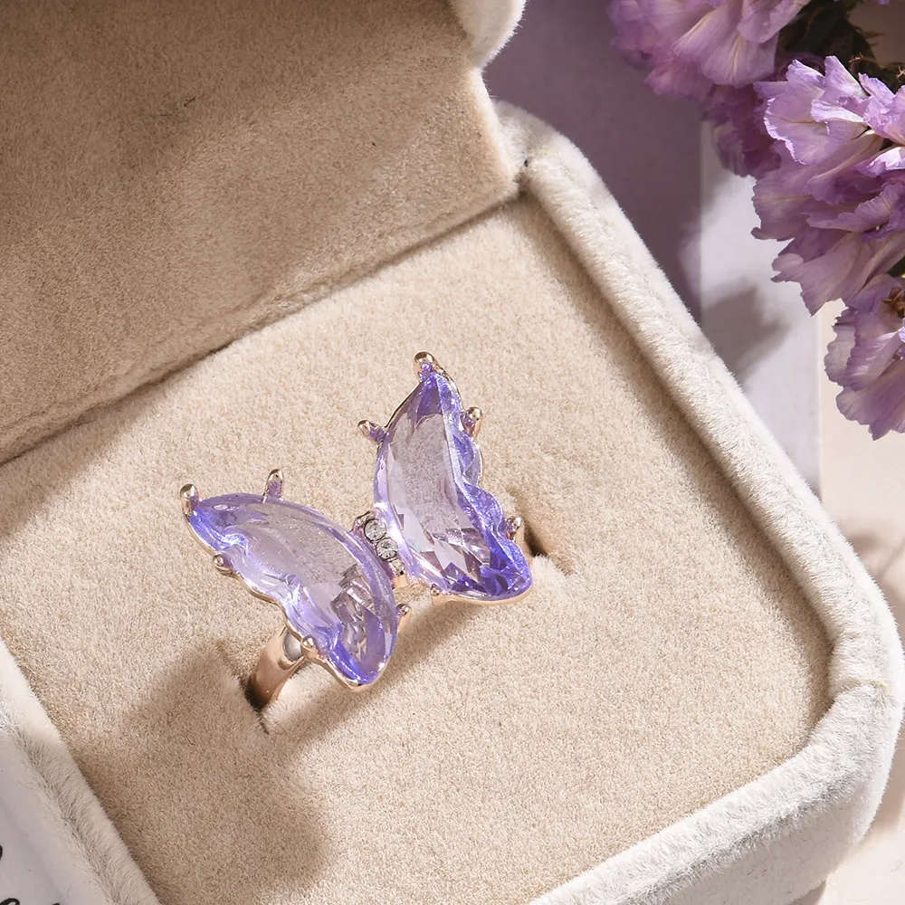 Elegante anello con farfalla di cristallo viola