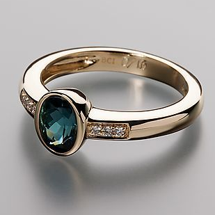 Anello d'oro con intarsio di cristalli blu d'epoca