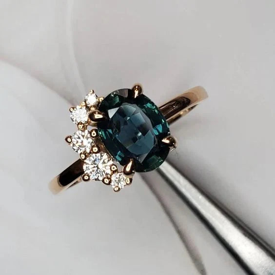 Anello vintage di cristallo blu scuro